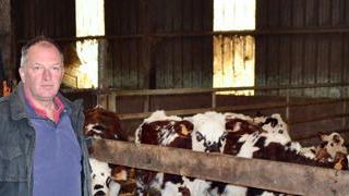 Jean-Paul Houis : « Nous n’attirerons pas un jeune éleveur s’il doit travailler plus de 70 heures par semaine. Aujourd’hui, notre exploitation est calée pour être conduite par 1 UMO. » D.G. Jean-Paul Houis : « Nous n’attirerons pas un jeune éleveur s’il doit travailler plus de 70 heures par semaine. Aujourd’hui, notre exploitation est calée pour être conduite par 1 UMO. » D.G.